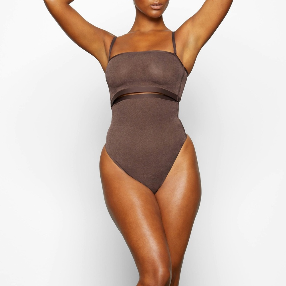 NWT Skims sheer sculpt high waisted thong in cocoa